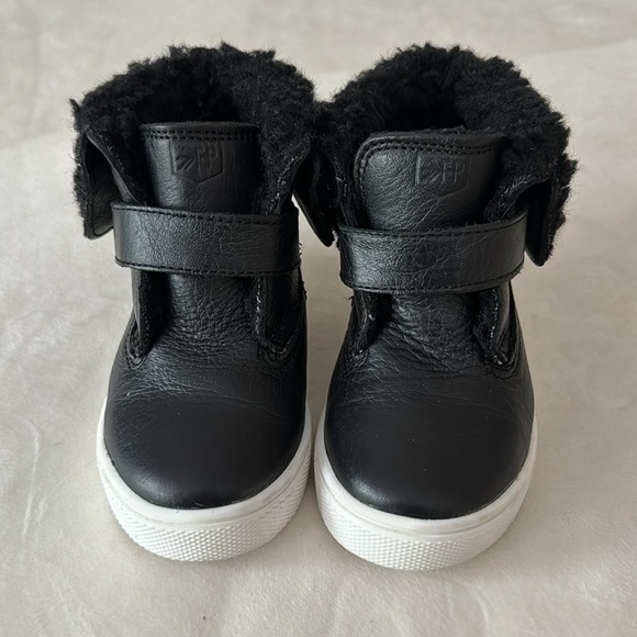 EUC! Freshly Picked Ebony Sherpa Boot, sz 6 (little kid) - Picture 2 of 9